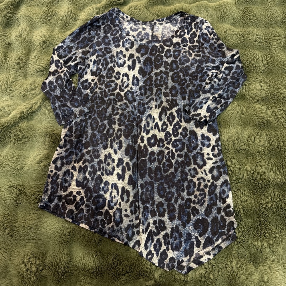 Laura Ashley Blue & Black Leopard Print Top 3/4 Length Sleeve Asymmetrical Hem